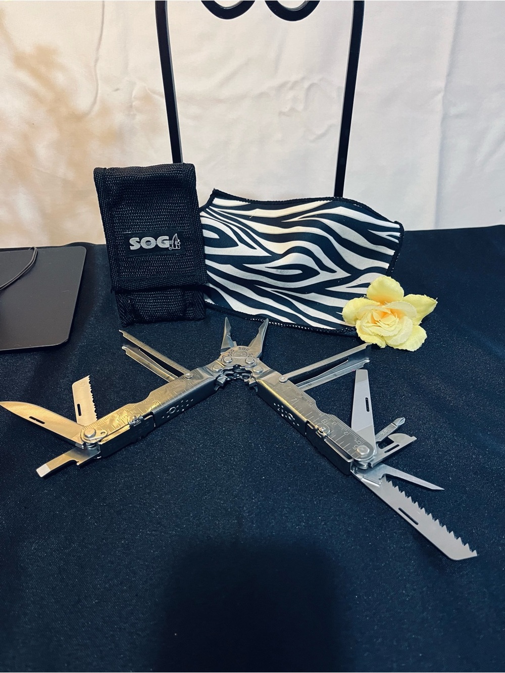 SOG POWERLOCK MULTI-PURPOSE TOOL